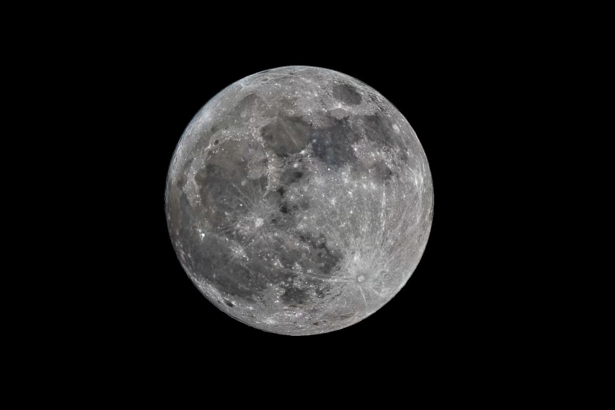Super Strawberry Moon, June 2022. f/29, 1/15 sec, ISO 50, 600mm