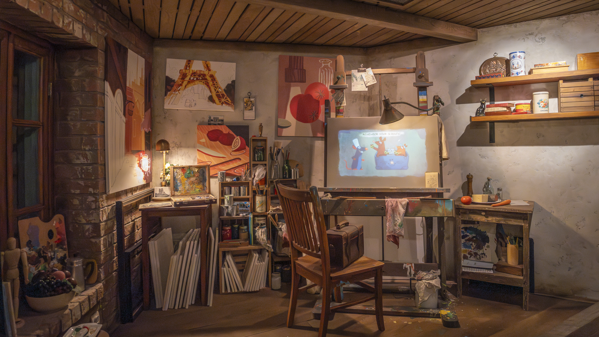 Remy's studio | SDR (JPG) | Sony a7R IVA | Sony 16-35mm PZ | 1/160 sec, f/4, ISO 10000